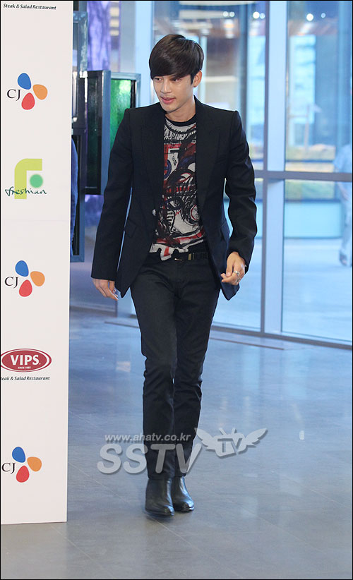 [SS포토] CJ 푸드월드 세븐, 승리 태양이랑 같이 왔어요~