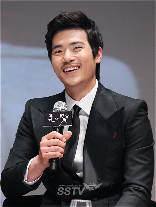[SS포토] 돈의 맛 김강우, 역할 때문에 예 아니오만 주로 말한다