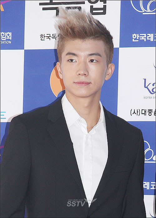 [SS포토] 대중음악진흥위원회 발족식 2PM 우영, 앙~!
