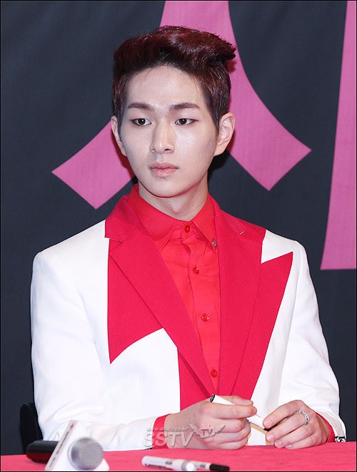 [SS포토] 샤이니 팬사인회 온유, 섹시한 헤어스타일 눈길가네~