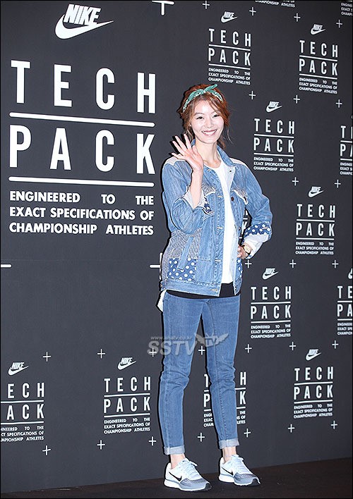 [SS포토] 나이키 테크 팩 윤소이, 청청패션을 보여주마~