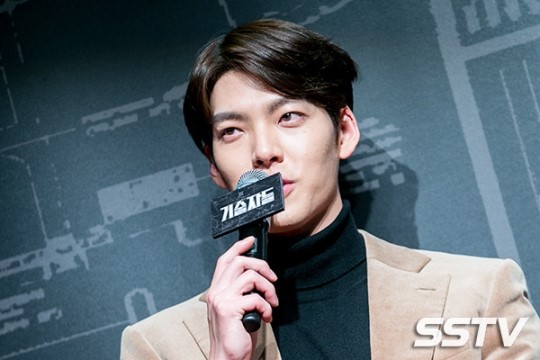 김우빈, '기술자들' VIP시사회 기대하세요~ [SS포토]