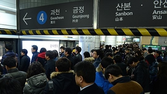 안산 초지역 사망사고, 당고개행 사망사고 발생…선로에 누워있어