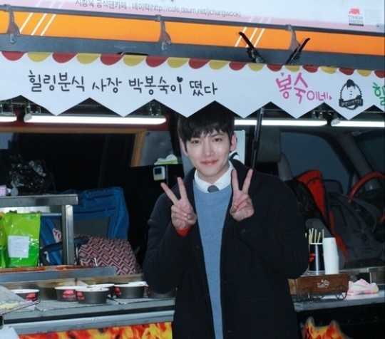 지창욱 팬클럽, 힐러 촬영장에 푸드 트럭 선물… 힐러 이후 팬클럽 회원수 4배 증가