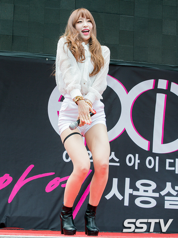 후방주의 EXID 움짤 초토화…3년만에 명동! 위아래~아 예(AH YEAH) [SS포토&톡]