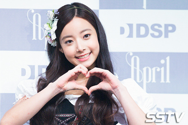 에이프릴 데뷔 현주, 건치 미녀 (꿈사탕 쇼케이스) [SS포토]