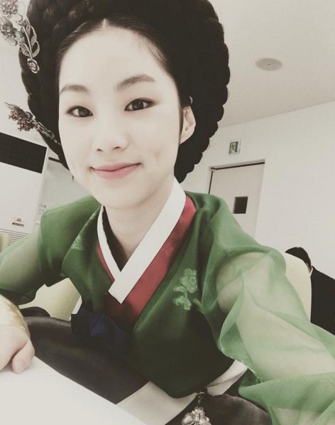 고려인 역 맡은 전수진 셀카 보니? 이젠 조선인에 도전! 곱디고운 한복 자태