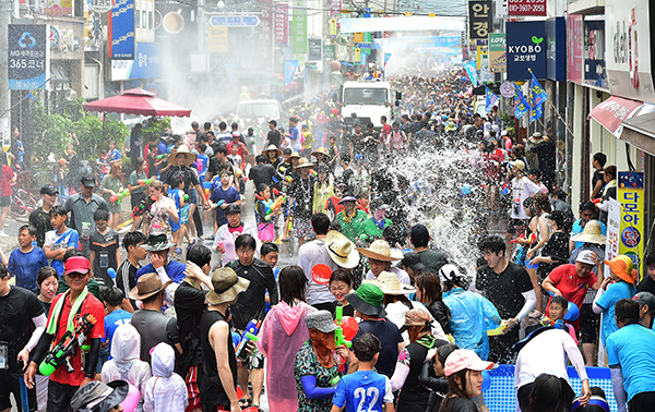 물바다된 장흥읍...  정남진장흥물축제2017 [포토]