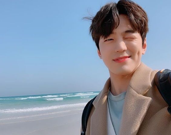 배우 김민규, 청량한 미소 담긴 셀카보니? 보조개 미남
