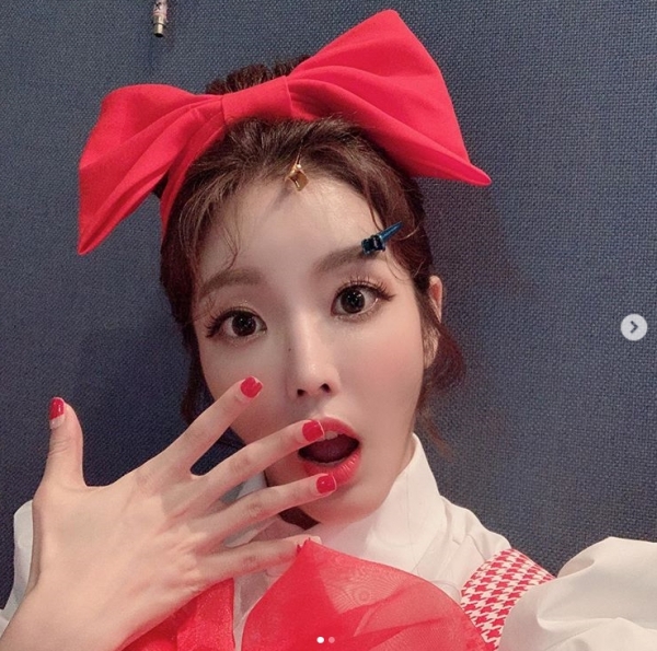 박성연, 빨간 리본 완벽 소화 셀카...깜찍+인형 미모