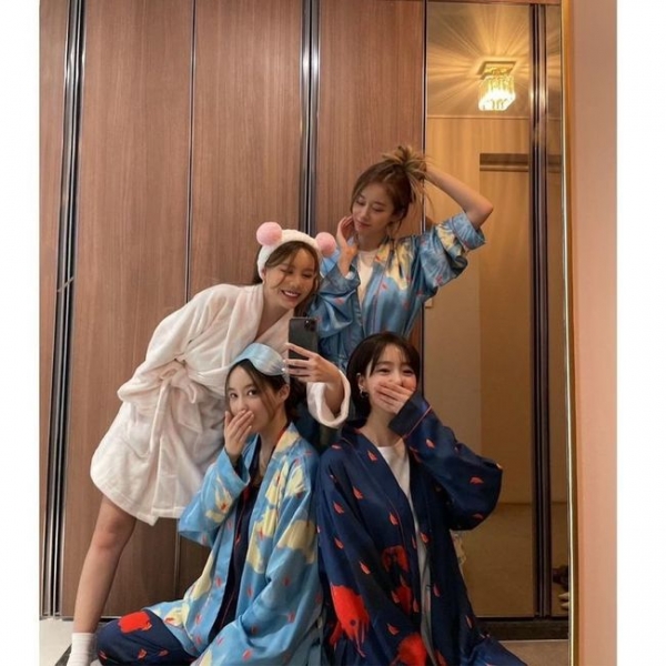 온앤오프 지연-효민-은정-큐리, 파자마 파티 인증샷 티아라 완전체