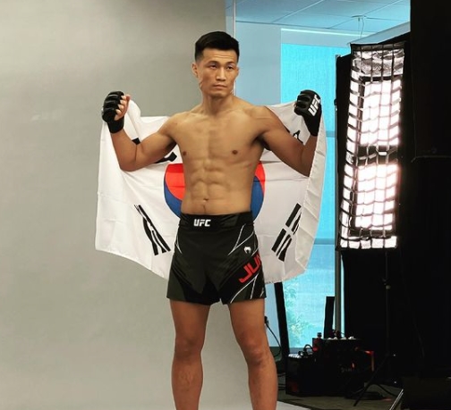 코리안 좀비 정찬성, 댄 이게에 판정승…스마트 좀비로 진화