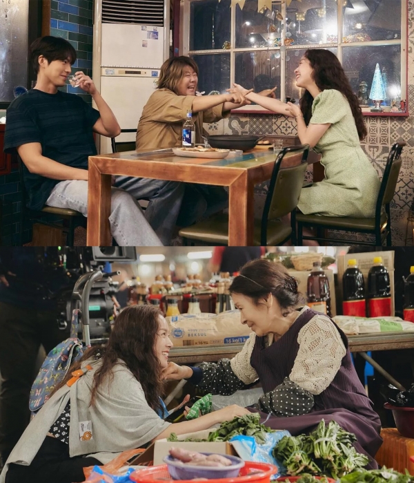 한지민, 우리들의 블루스 넘사벽 케미요정…화사한 미소+밝은 에너지