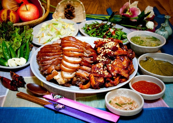 요즘 대세, 용산 족발 맛집 족과의 동침 인기 비결은?