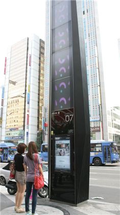 강남역 신명물 ‘미디어 폴’을 아시나요