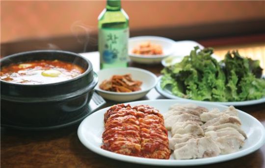 인쇄소 골목 ‘아날로그형’ 보쌈집