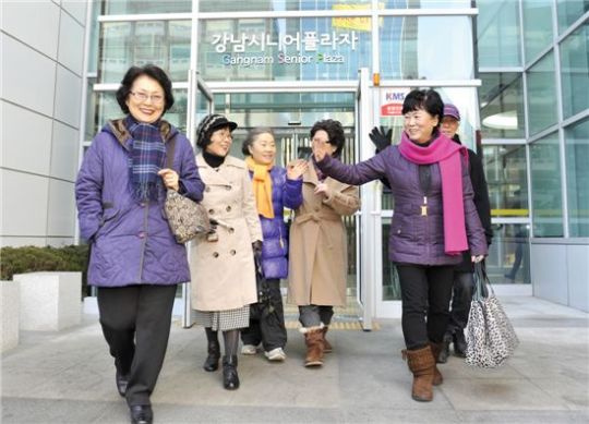 [Senior 그들만의 아지트] “우리에게 즐길 공간을 달라” 액티브 시니어의 ‘권리선언’