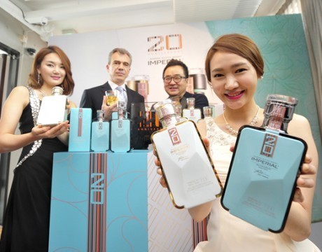(ER포토)백자와 청자를 모티브한 임페리얼 20주년 기념 리미티드 에디션