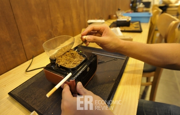 [Story 포토]담배 직접 만들어 봤니?
