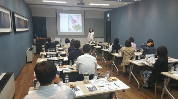 [2018 해피컴퍼니] 와인을 통한 소통의 힘… 친구처럼 편한 대화