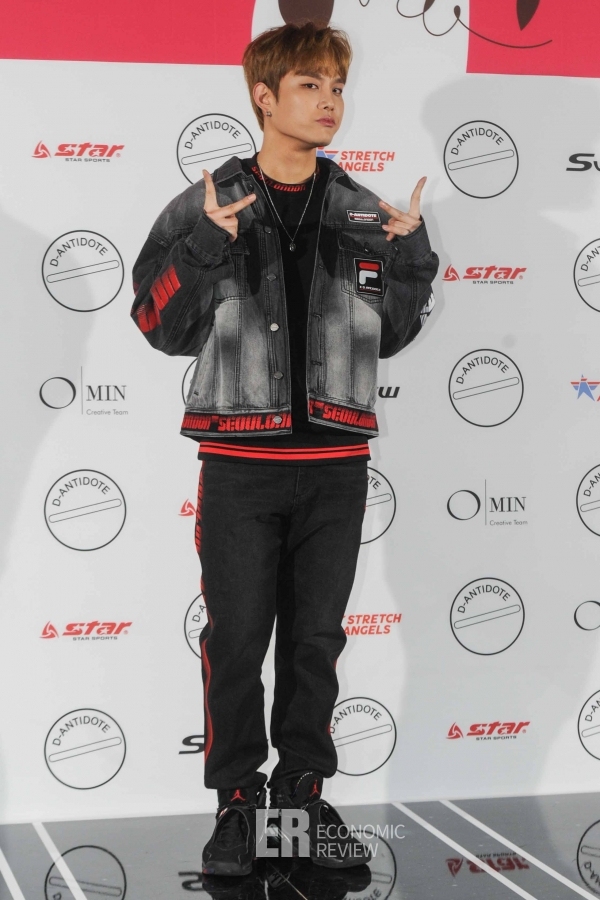 [ER포토]2019F/W 서울패션위크 디앤티도트찾은 칸토 입술을 꽉 깨물고