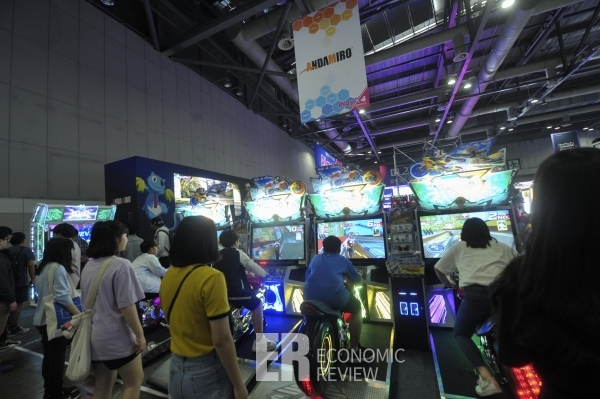 [Story포토]아케이드, 콘솔, VR, 인디게임까지 총 망라한 대형 오락실이 떴다!