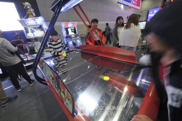 [Story포토]아케이드, 콘솔, VR, 인디게임까지 총 망라한 대형 오락실이 떴다!