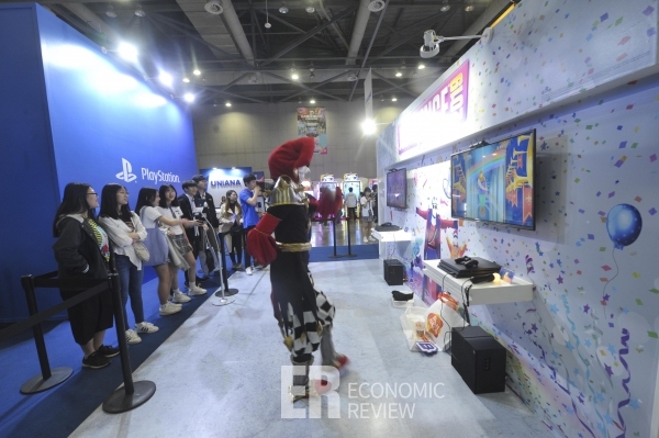 [Story포토]아케이드, 콘솔, VR, 인디게임까지 총 망라한 대형 오락실이 떴다!