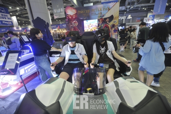 [Story포토]아케이드, 콘솔, VR, 인디게임까지 총 망라한 대형 오락실이 떴다!