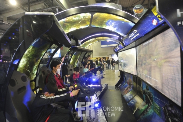 [Story포토]아케이드, 콘솔, VR, 인디게임까지 총 망라한 대형 오락실이 떴다!