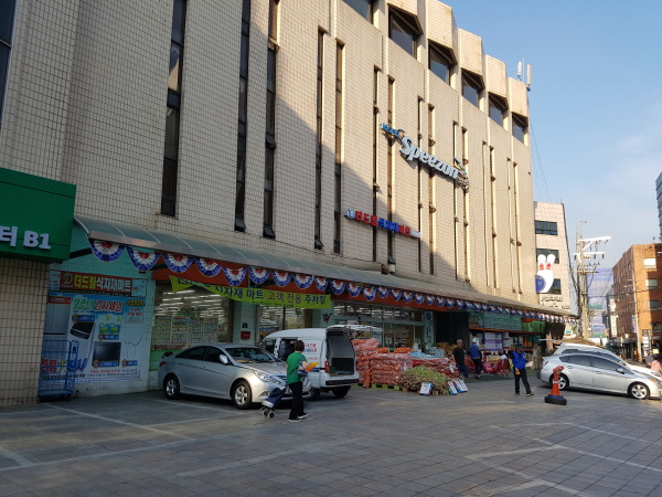 [상권을 알면 가치가 보인다] 장한평역 상권, 중고차매매단지 예전만 못해 급감