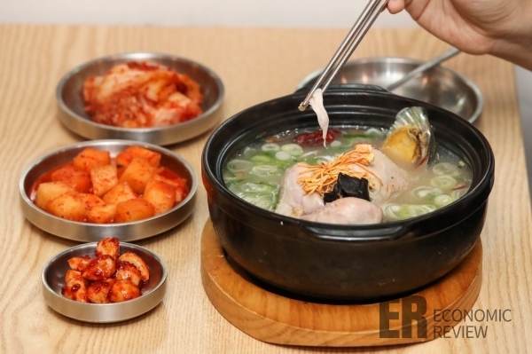 [생명을 살리는 착한 맛집] 토종닭의 담백함과 건강 고아낸 맛집