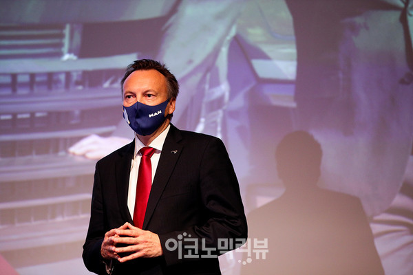 [ER포토] 인사말 하는 토마스헤머리히 만트럭버스코리아 신임사장