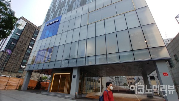 왜건·차이나 디스카운트 개척하는 승부사 볼보 넥스트 스텝은 온라인
