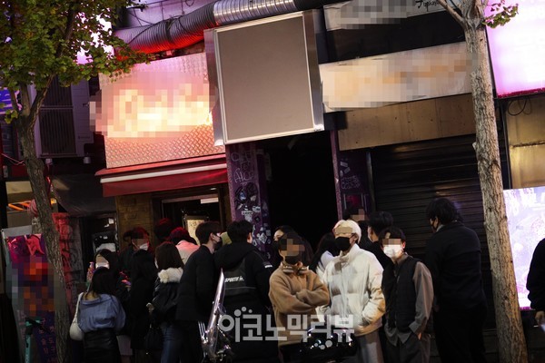 [Story 포토] 홍대가 돌아왔다... 밤 12시에도 북적북적