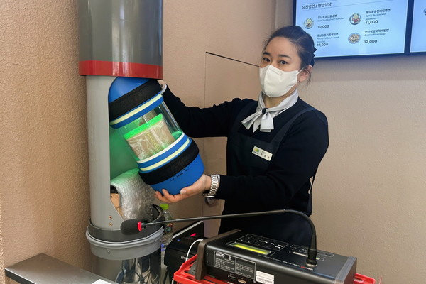 풀무원푸드앤컬처, 안산휴게소에 요리로봇·디지털 무인 배송 서비스 도입