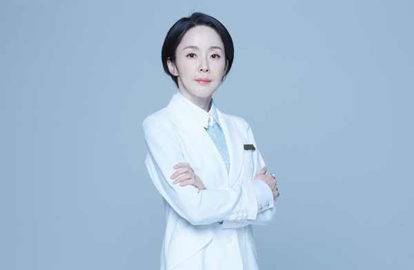[김솔원장의 피부솔루션] 약속 많은 연말, 다운 타임 짧고 빠르게 예뻐질 수 있는 시술은?