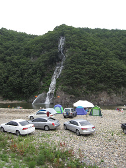 산내면 청룡폭포 관광객 유혹