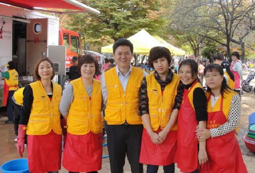 한국서 받은 큰 은혜 봉사로 갚아요