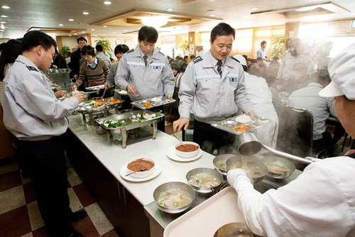 경북경찰청, 구내식당서 삼계탕 데이 행사