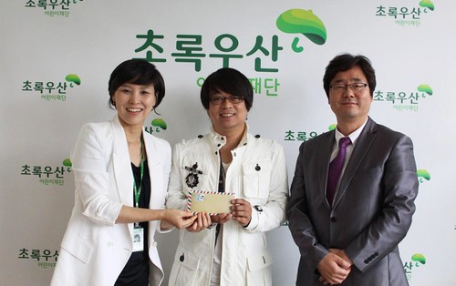 지역 노래강사 김정욱·우창호 원장, 초록우산어린이재단에 후원금 전달