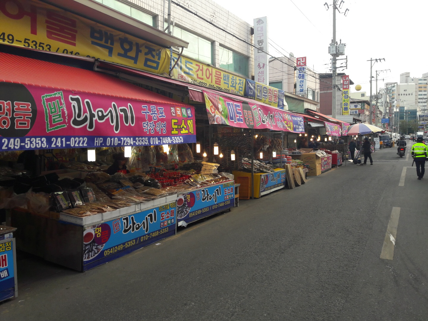 [르포]포항 강진 후 두번째 휴일, 죽도·구룡포 시장 가보니