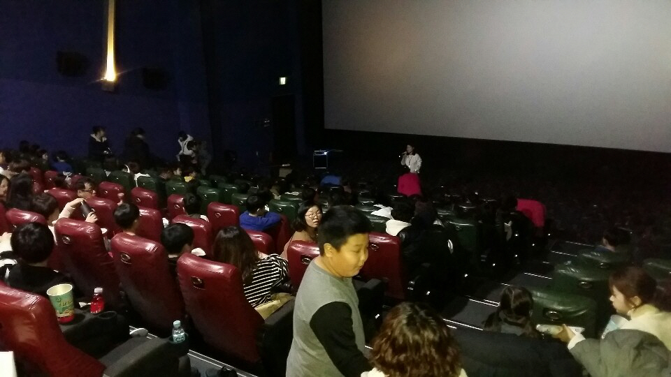 포항 두호초, 가족과 함께하는 영화 관람 진행
