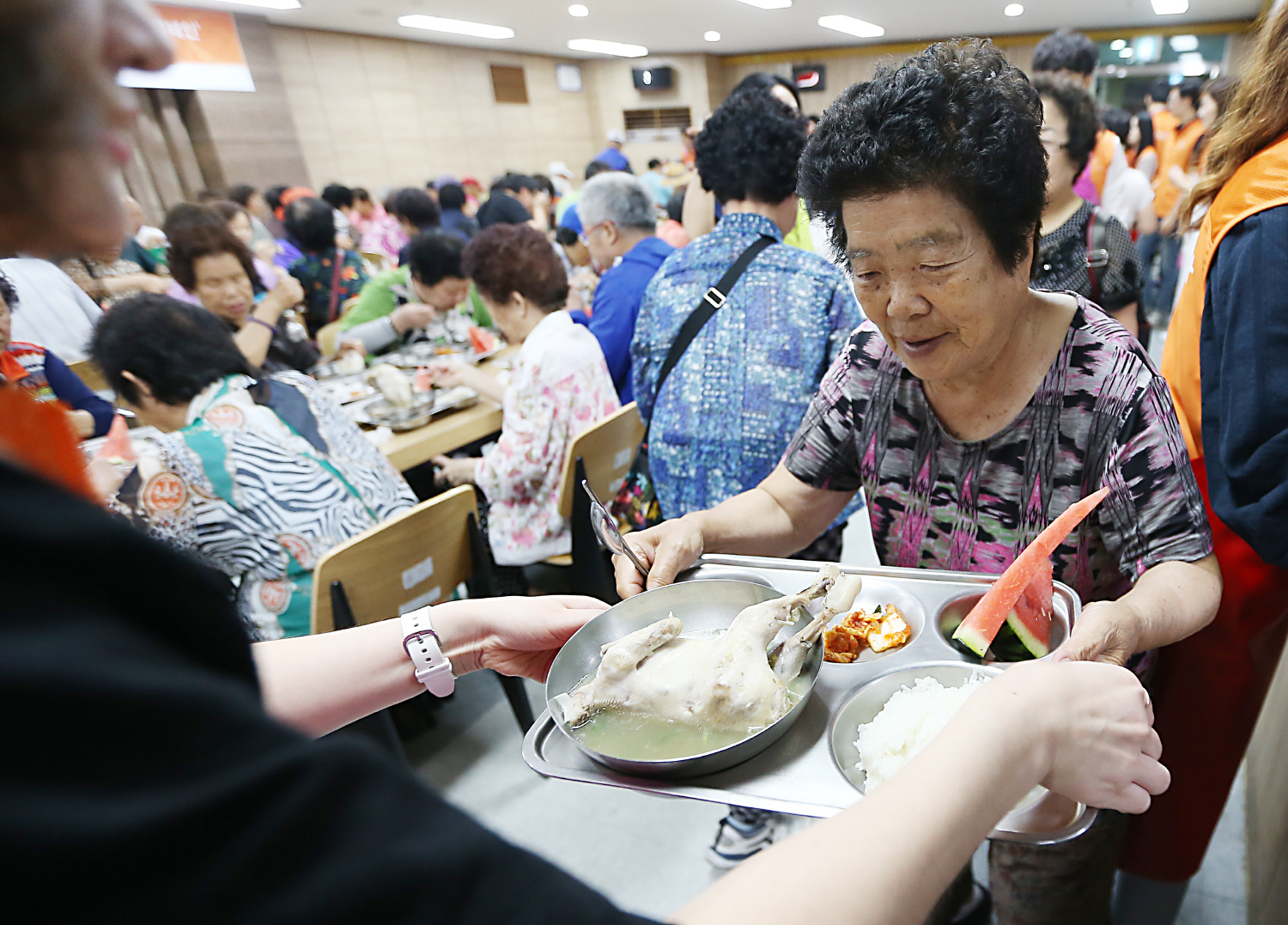 [포토] 대구 서구 제일종합사회복지관, 삼계탕 400인분 제공