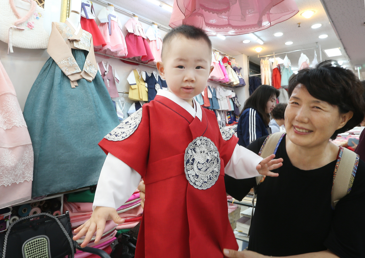 [포토] 이쁜 한복 맞추고 추석 기다려요