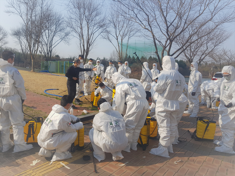 육군 1117공병단 183대대 1중대, 경산 진량읍 일대 코로나19 방역소독활동 지원