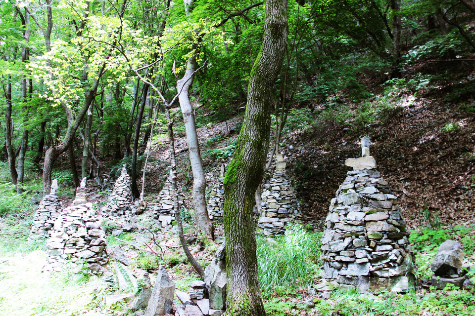 [팔공산을 걷다] 15. 사월 초파일과 백중 때 산문(山門)을 여는 백흥암