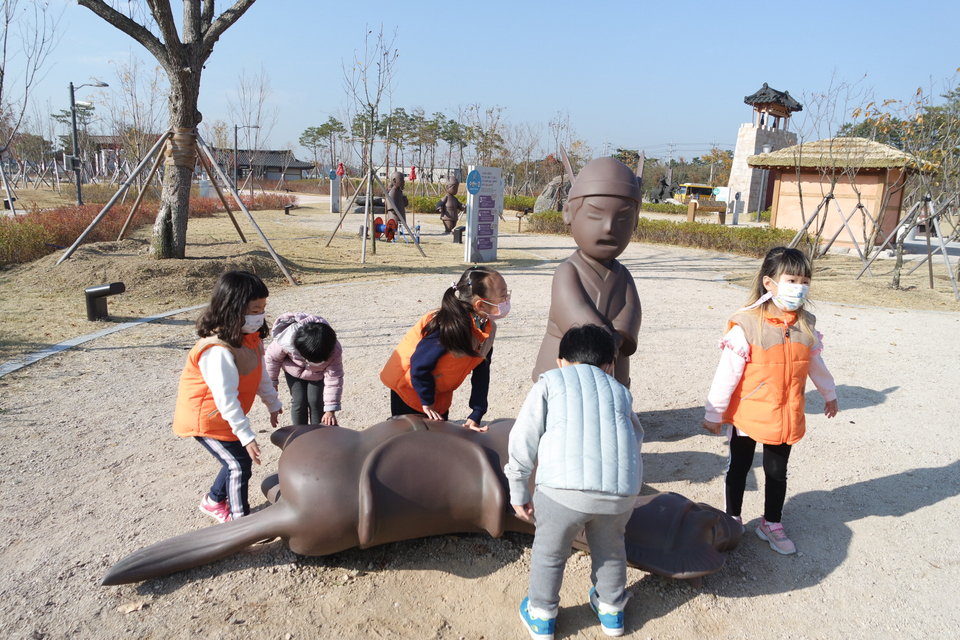 영천 화산초병설유치원, 화랑설화마을서 화랑 체험