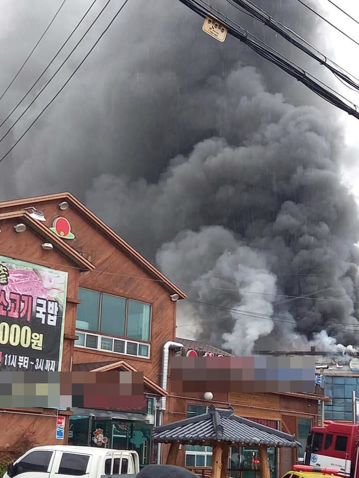 구미 비산동 축산물가공센터 화재…2층 공장·축산물 불타
