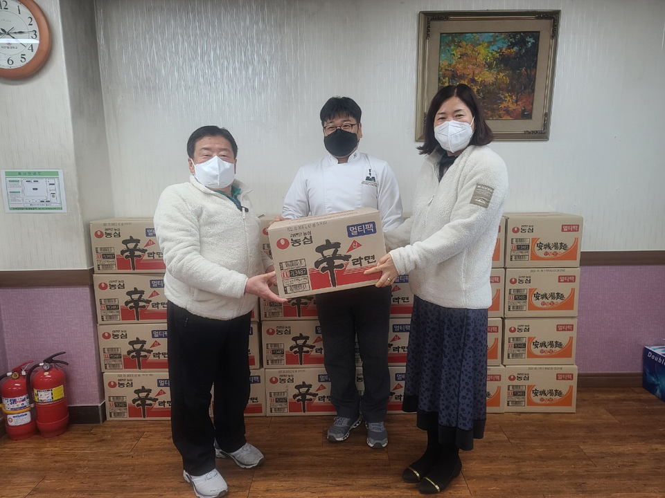 경주시 랑콩뜨레과자점, 경북장애인자립생활센터에 후원물품 기탁